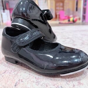 Danskin Tap Shoes size 9.